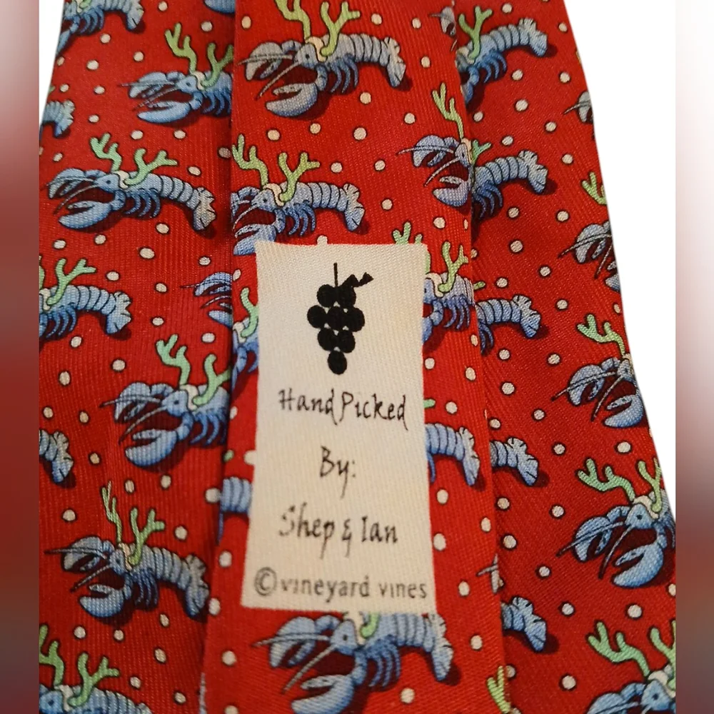 VINEYARD VINES NECKTIE. Red with blue lobsters
